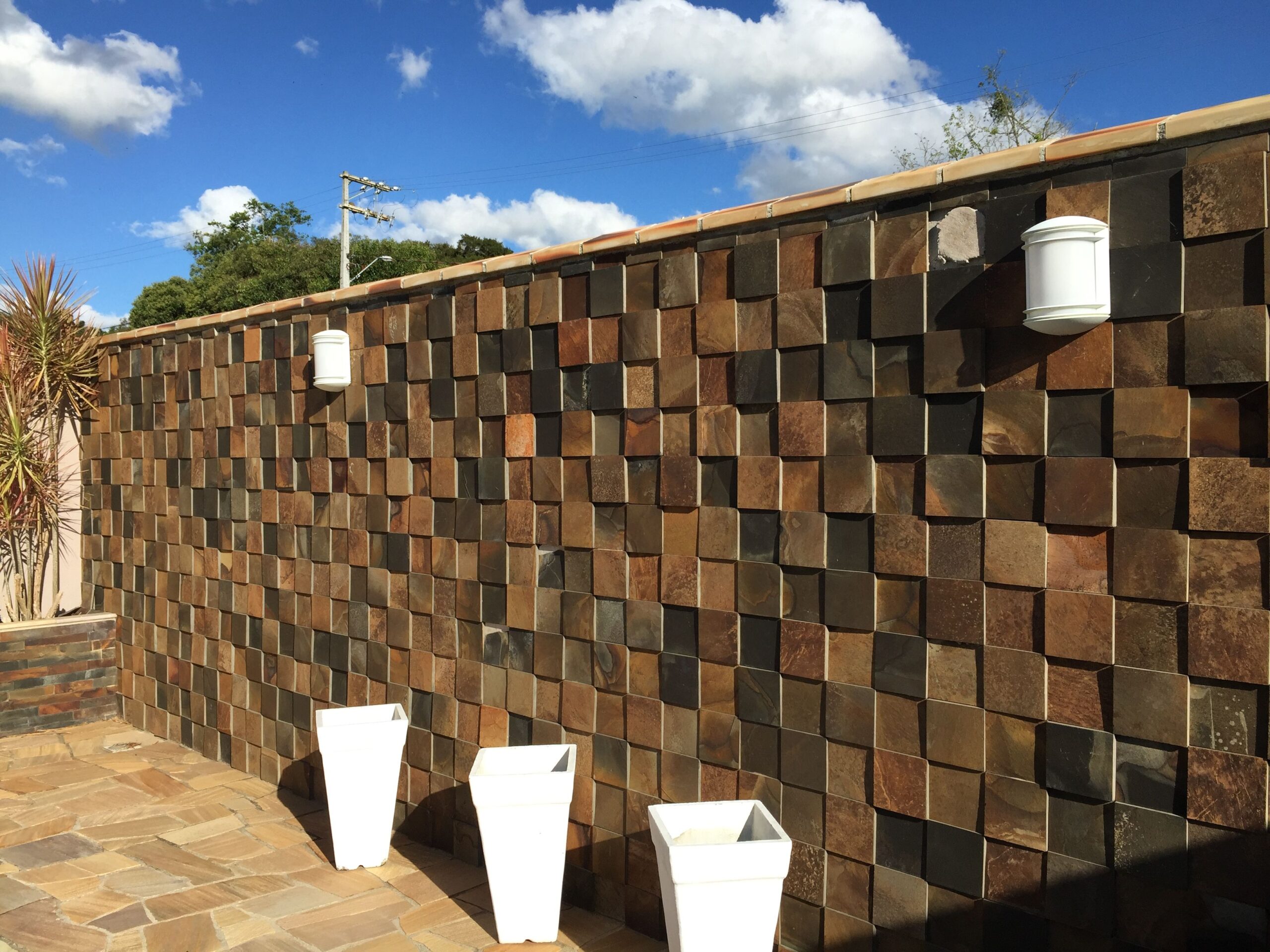 Muro com Pedra Ferro